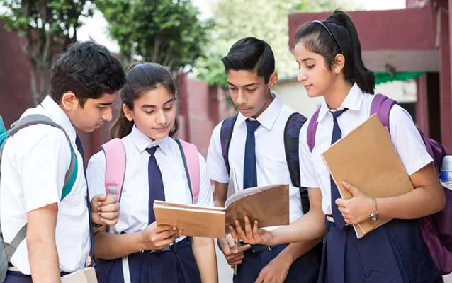 10वीं और 12वीं के बाद के करियर विकल्पों की जानकारी – विज्ञान, वाणिज्य, कला, ITI, डिप्लोमा और स्किल कोर्स के साथ भविष्य की दिशा